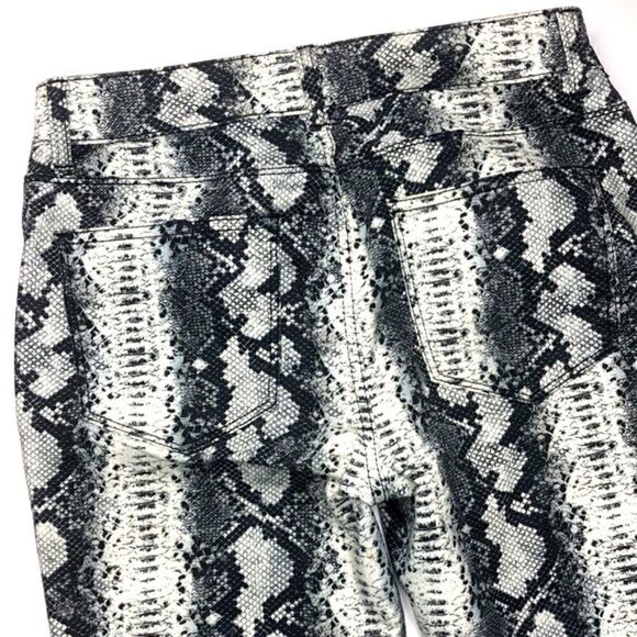 TINSELTOWN 7 Black & White Snakeskin Stretch High-Waisted Jeans - Picture 6 of 10